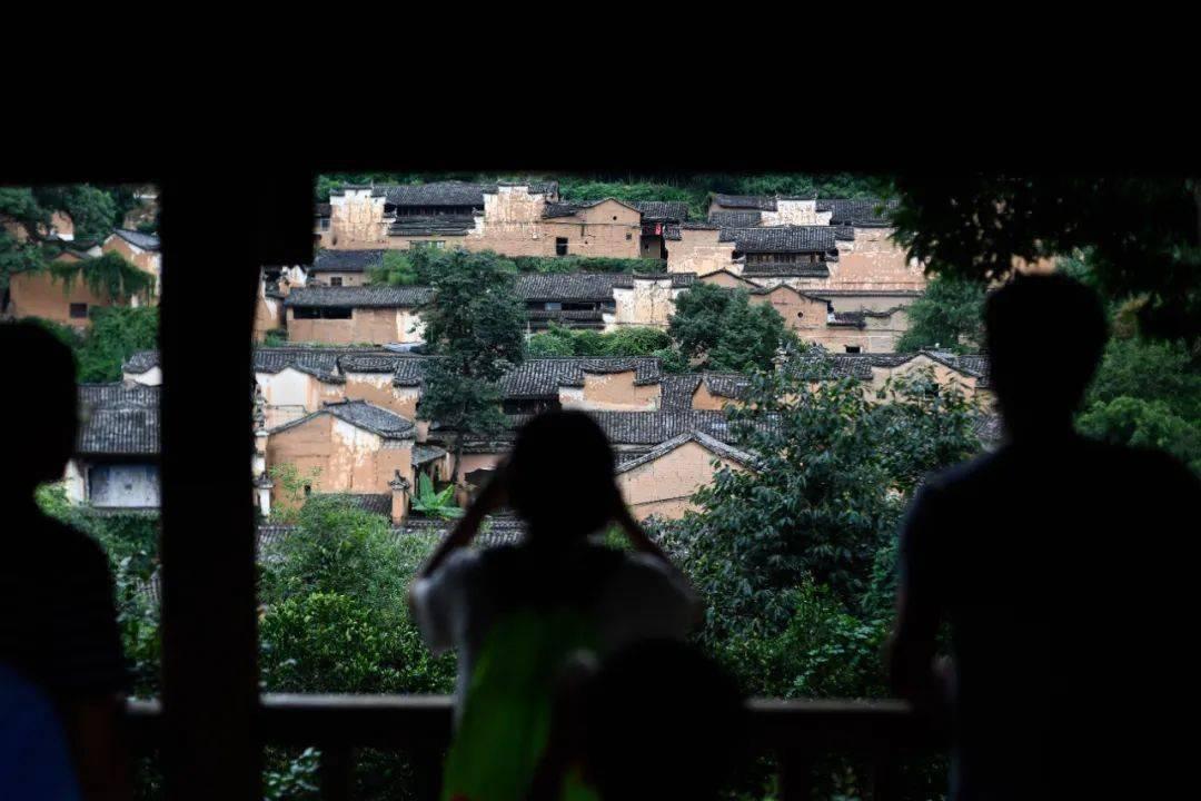 悬崖小屋逃生