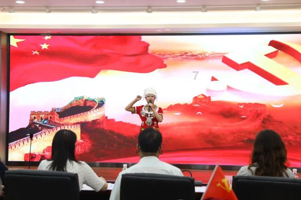 张佰成审议自治区政府工作报告时强调:把牢主线 精准施策 强化统筹 以高质量落实推动高质量发展