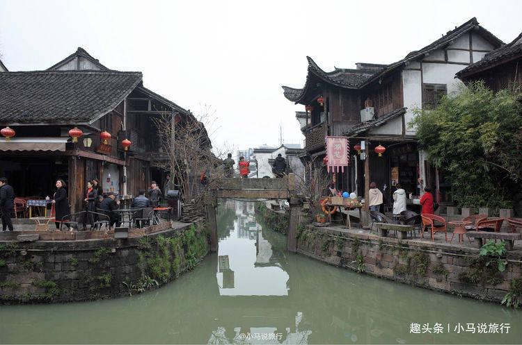 这双是什么鞋子 有网址吗？是阿迪达斯吗？